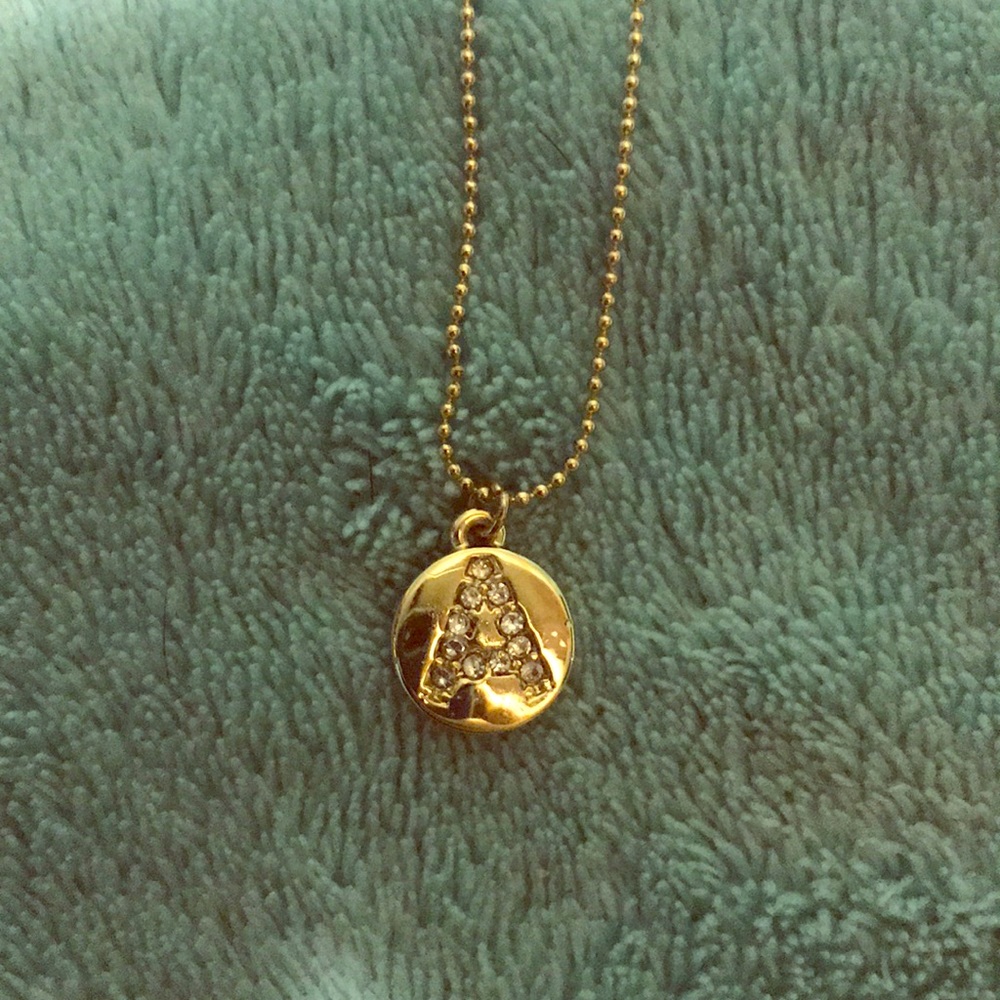 🌺 Initial A necklace